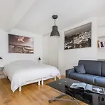 Maxi Studio Eiffel Tower
